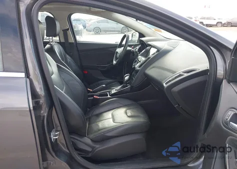 2018 Ford Focus Titanium из США, поврежденный, VIN 1FADP3J28JL323930